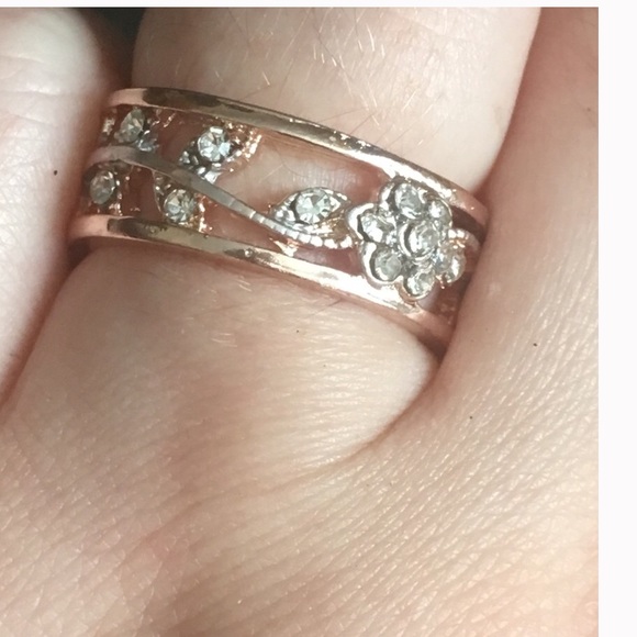 Jewelry - 🌺 ROSE GOLD Sapphire Band Ring